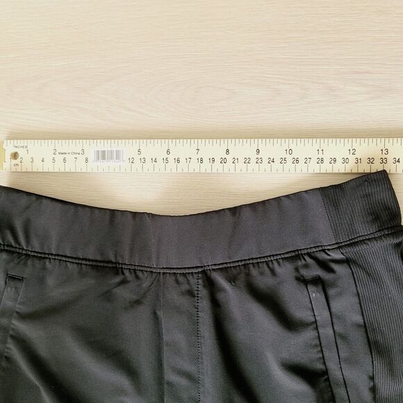 Athleta Brooklyn Bermuda Shorts 4 Black Stretch Lightweight Zip Pockets Pull-On - Picture 5 of 10